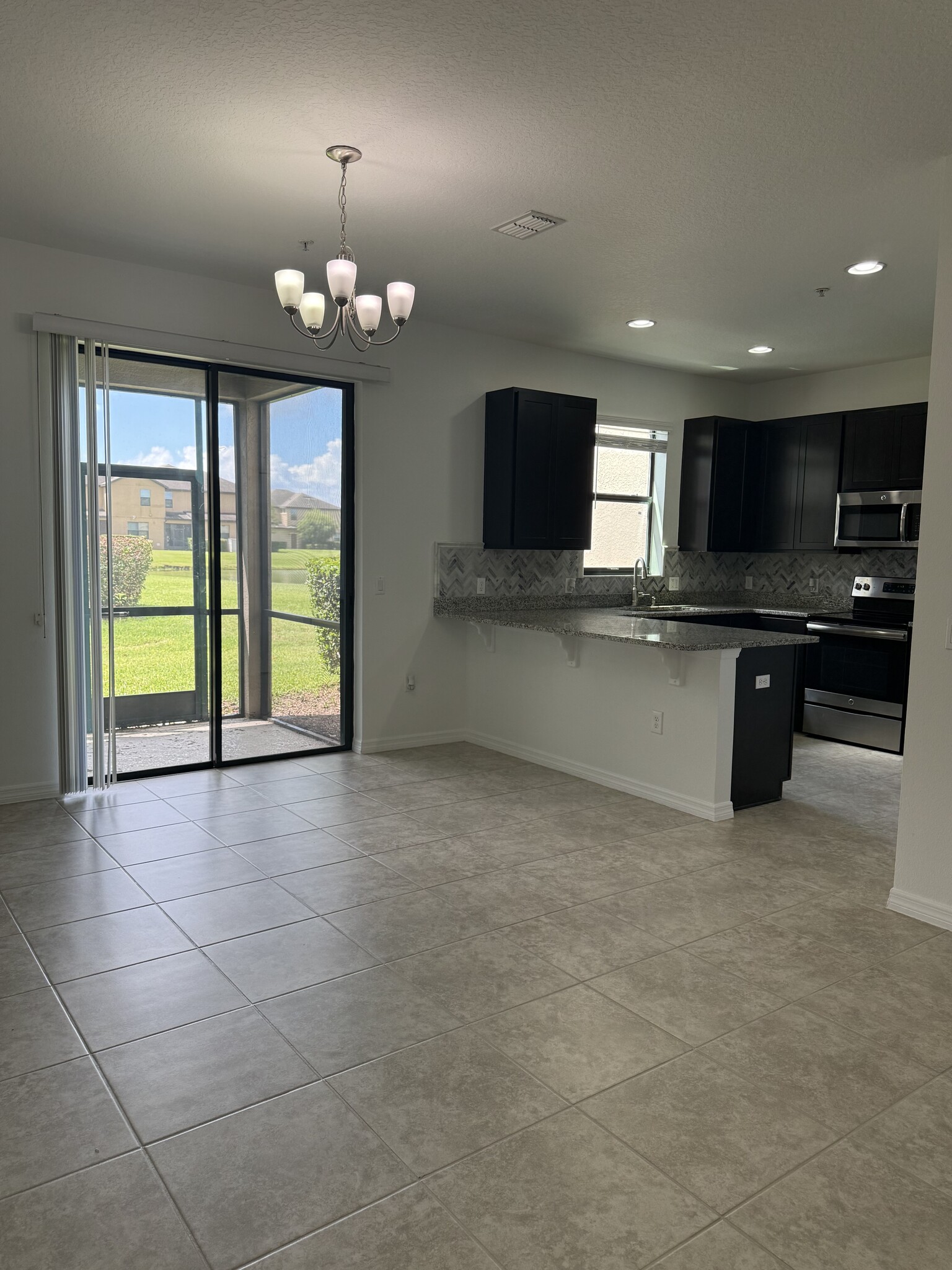 Building Photo - 2259 Seven Oaks Dr