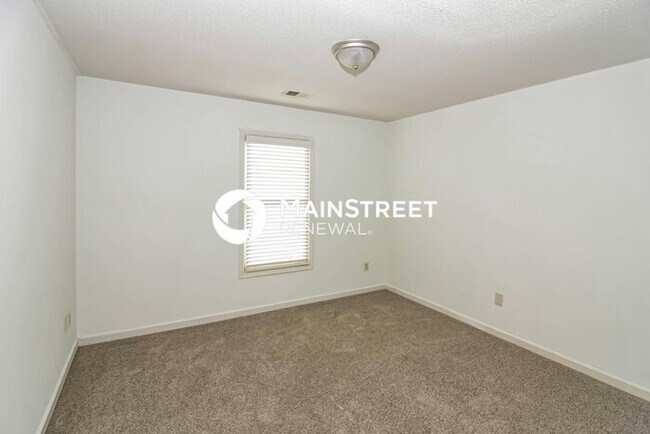 Building Photo - 4 Bedroom Pet-Friendly Home in Cordova, TN with Main Street Renewal