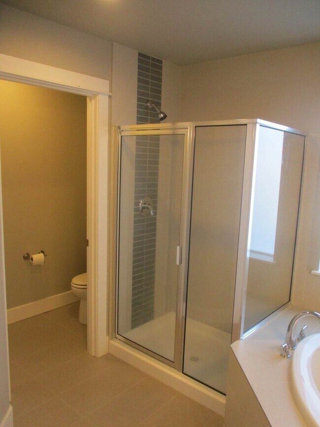 Building Photo - 4 Bedroom 2.5 Bathroom Harbor Hills Home