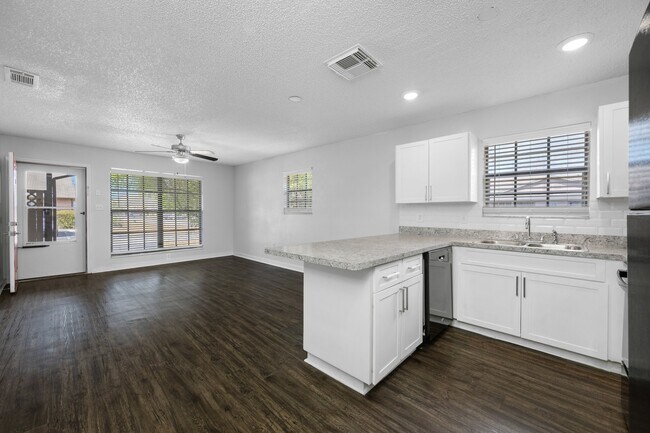 Building Photo - 7110 Tudor Ln