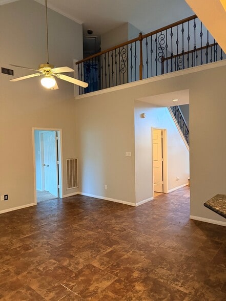 Building Photo - 1822 Laurel Oaks Dr