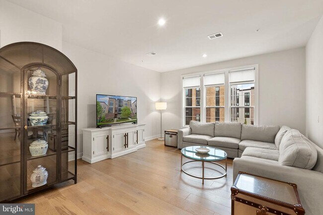 Building Photo - 43443 Croson Ln