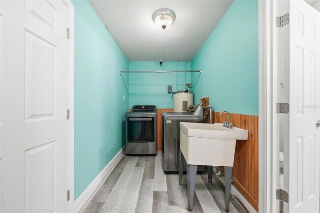 Building Photo - 6254 Alligator Lake Shore E