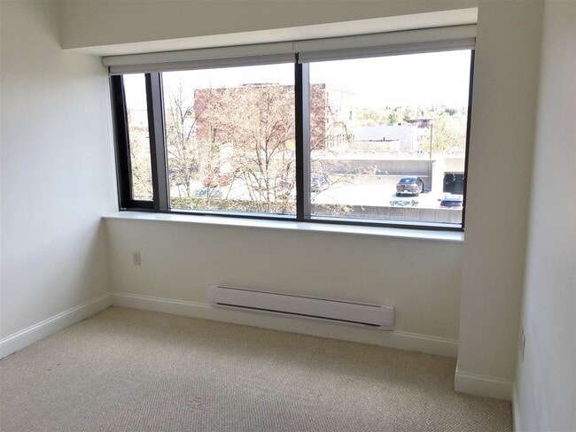 Building Photo - 875 Elm St