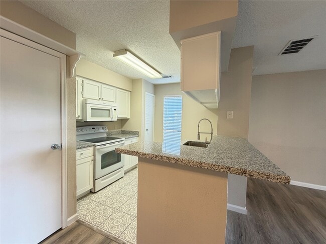 Building Photo - 1515 Sandy Springs Rd