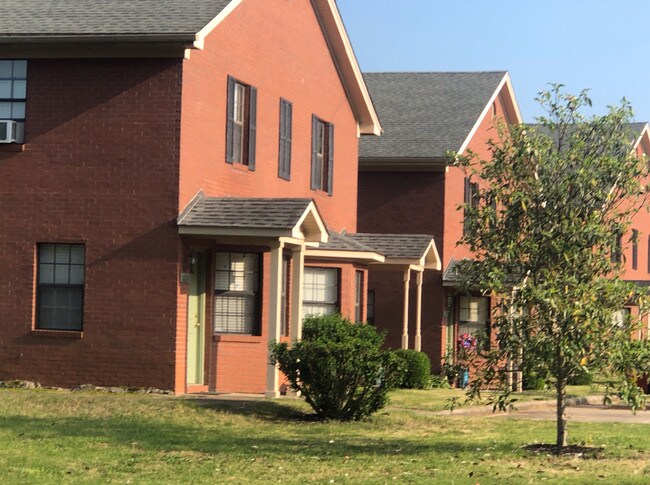 Building Photo - 1818 Stafford Cove