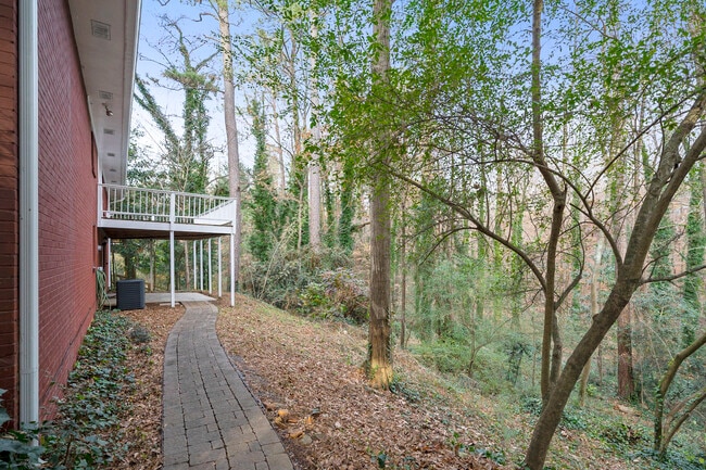 Building Photo - 253 Valley Ridge Dr