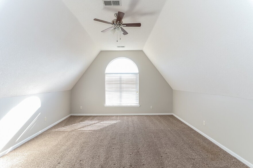 Building Photo - 13102 Braybourne Pl