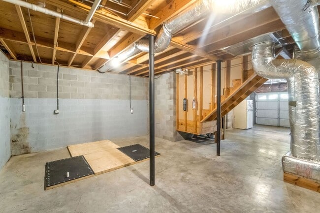 Building Photo - Adorable Home in Pleasant View- COMING SOON!