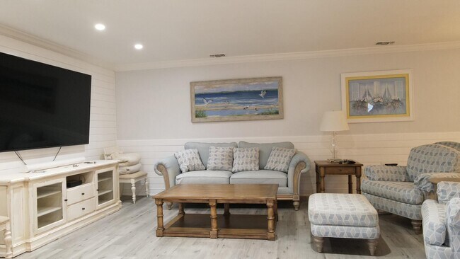 Building Photo - 1459 Point Way