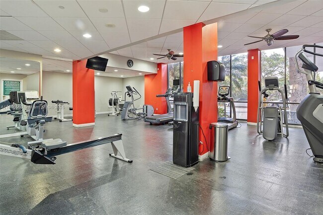 Building Photo - 780 NE 69th St