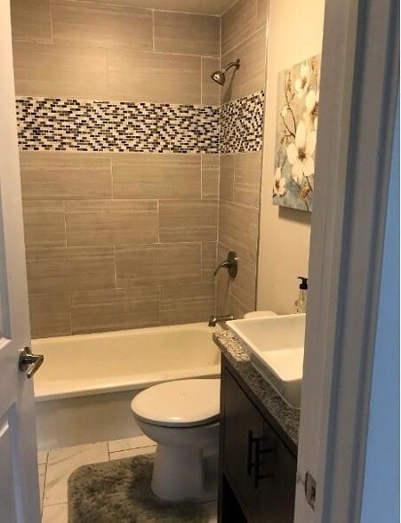 Building Photo - 305 W 55th St