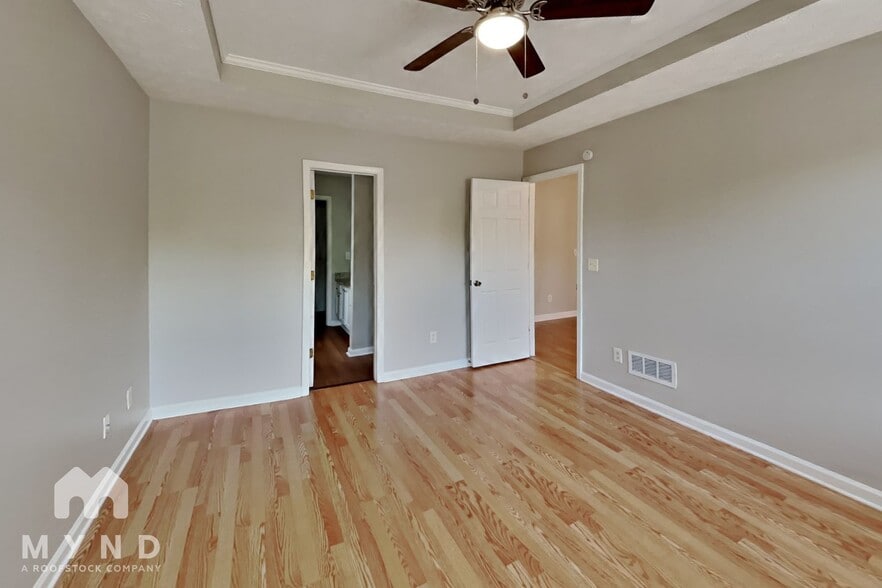 Building Photo - 534 Lakecourt Dr