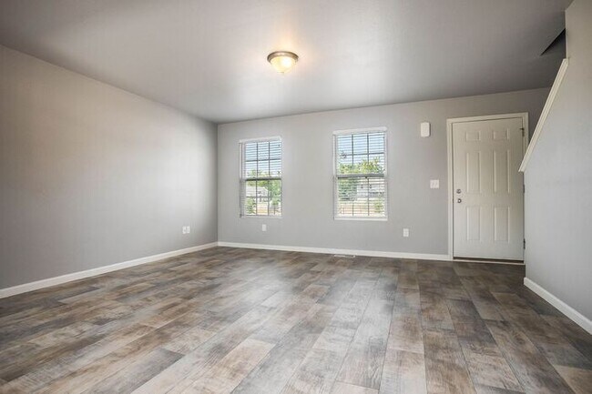 Building Photo - 5643 Claremount St