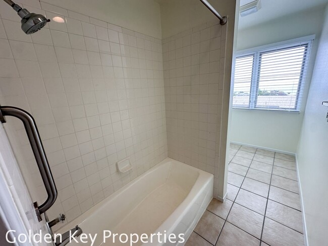 Building Photo - Ocean-View 2BR/2.5BA Townhome in Cardiff!
