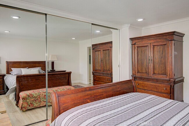 Building Photo - 5500 Paseo Del Lago W