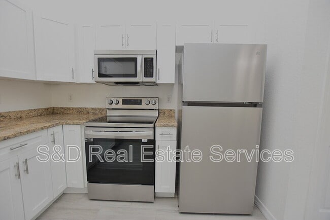 Building Photo - 1035 Fox Lake Dr