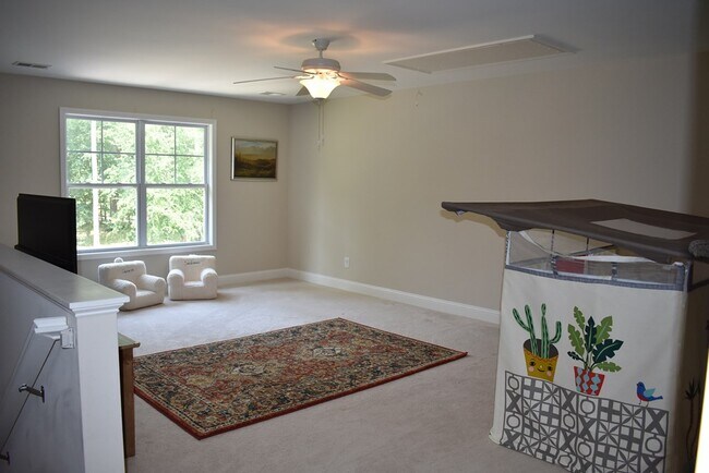 Building Photo - 2070 Sans Souci Rd