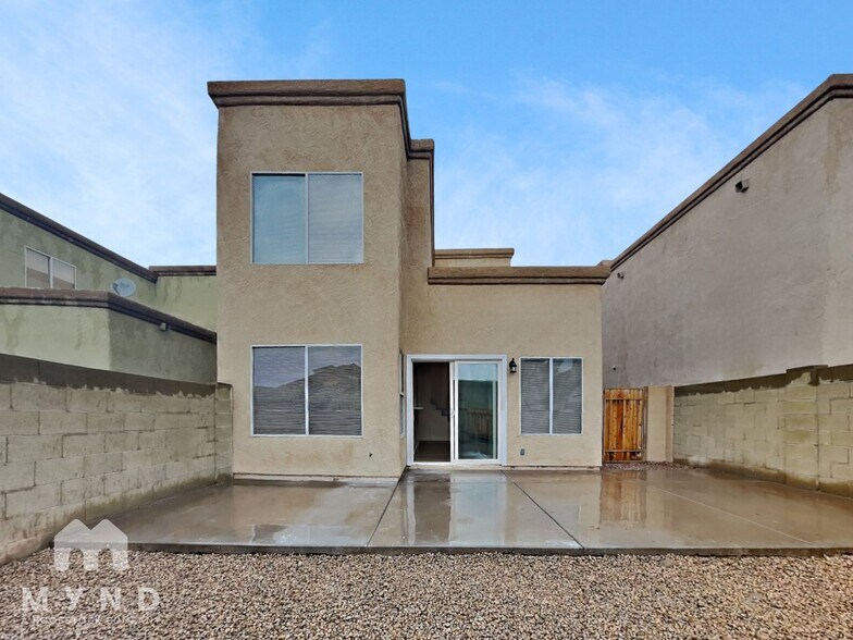 Building Photo - 5945 E Nance St