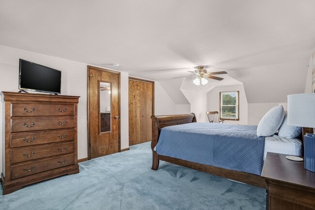 Building Photo - 5457 Warren St