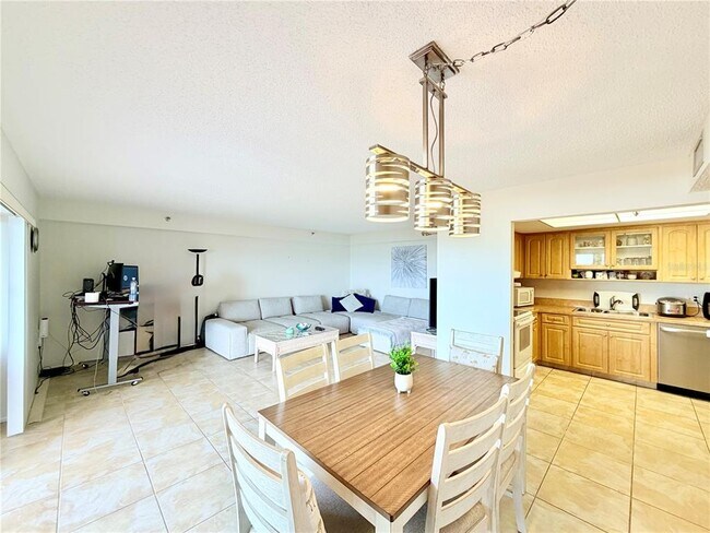 Building Photo - 7430 Sunshine Skyway Ln S