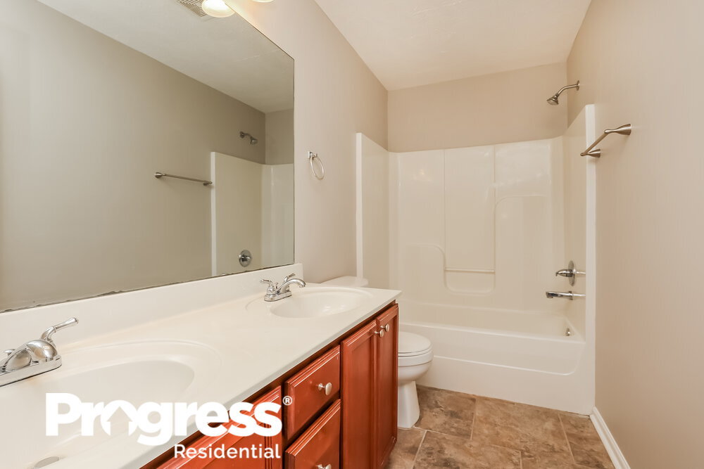 Building Photo - 300 Sarna Dr