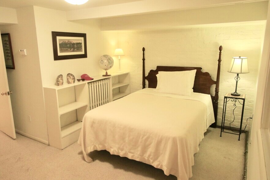 Building Photo - 1713 Riggs Pl NW