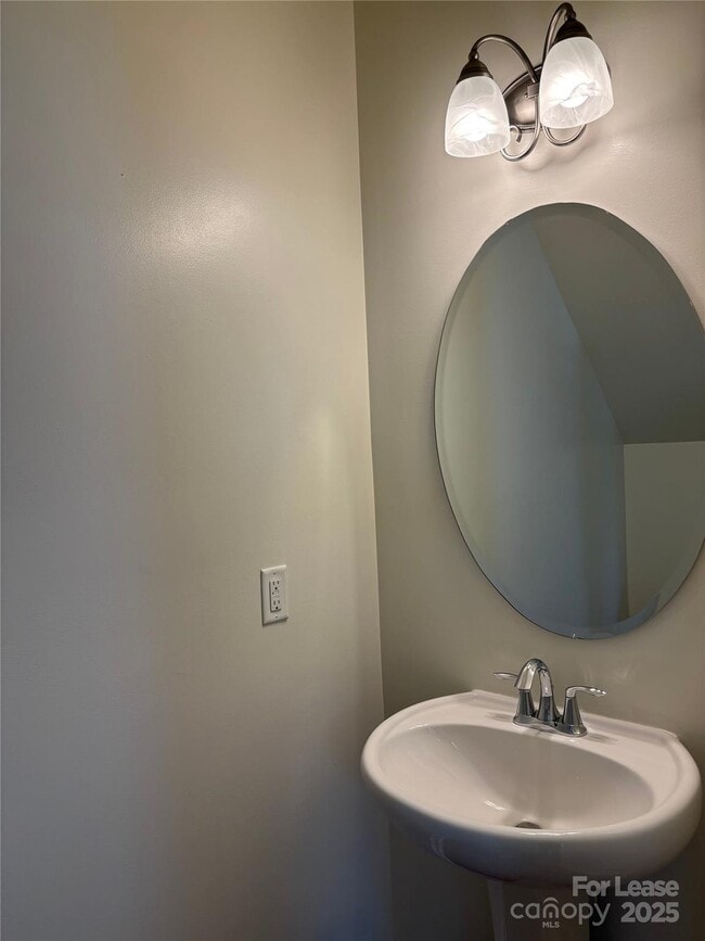 Building Photo - 78123 Rillstone Dr
