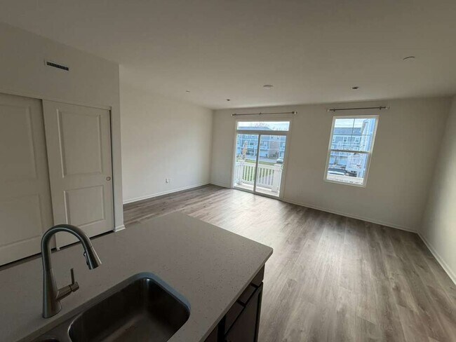 Building Photo - 2016 Yellowstone Blvd