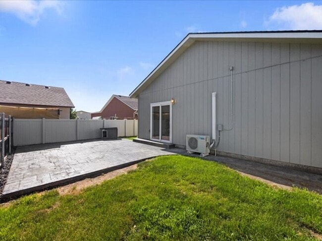 Building Photo - 564 N Harrison