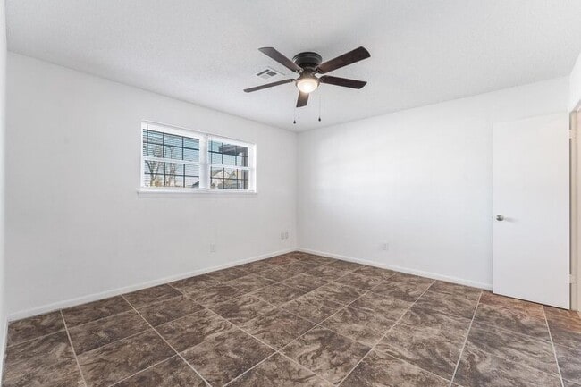 Building Photo - 600 W Olive St