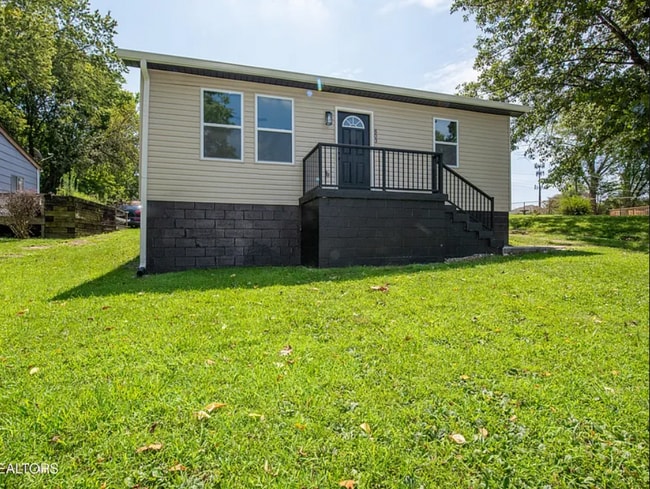 Building Photo - 830 Vermont Ave