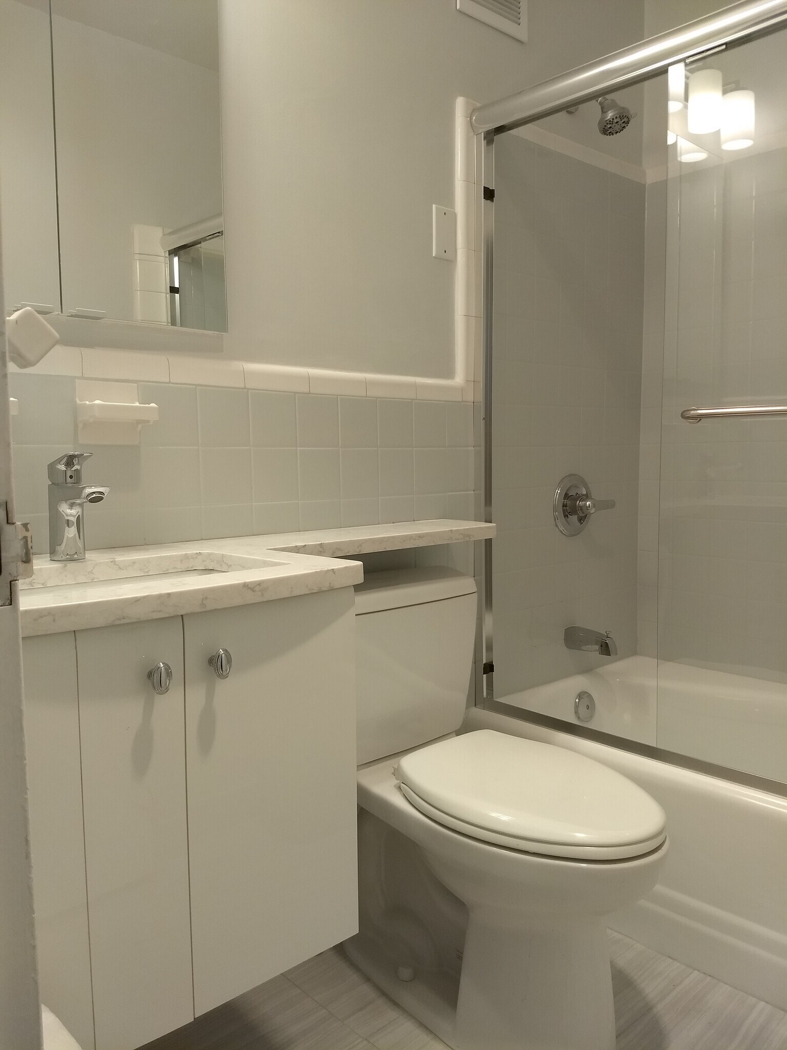 Building Photo - 3535 Chevy Chase Lake Dr