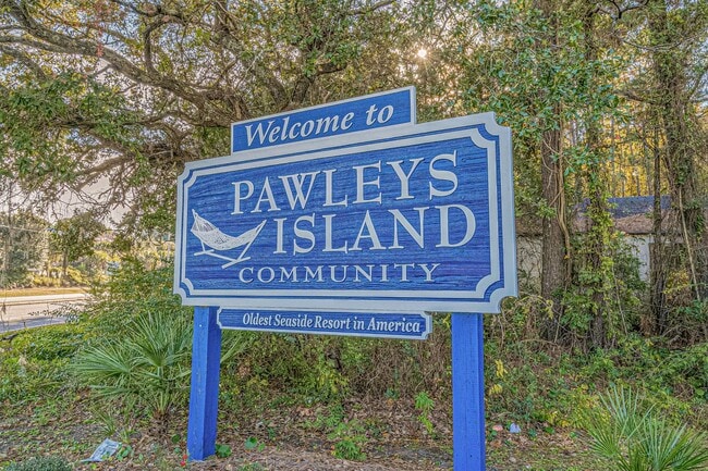Building Photo - Spacious 4 Bedroom 2 bath home in Pawley's Island