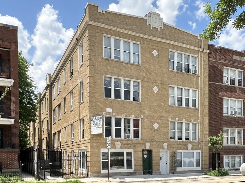 Primary Photo - 5662 N Ridge Ave