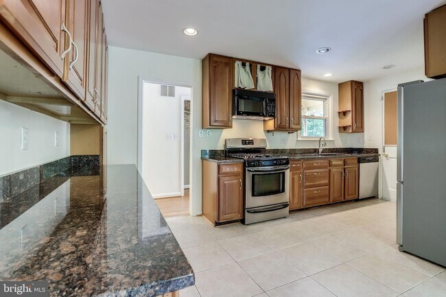 Building Photo - 5225 Old Dominion Dr