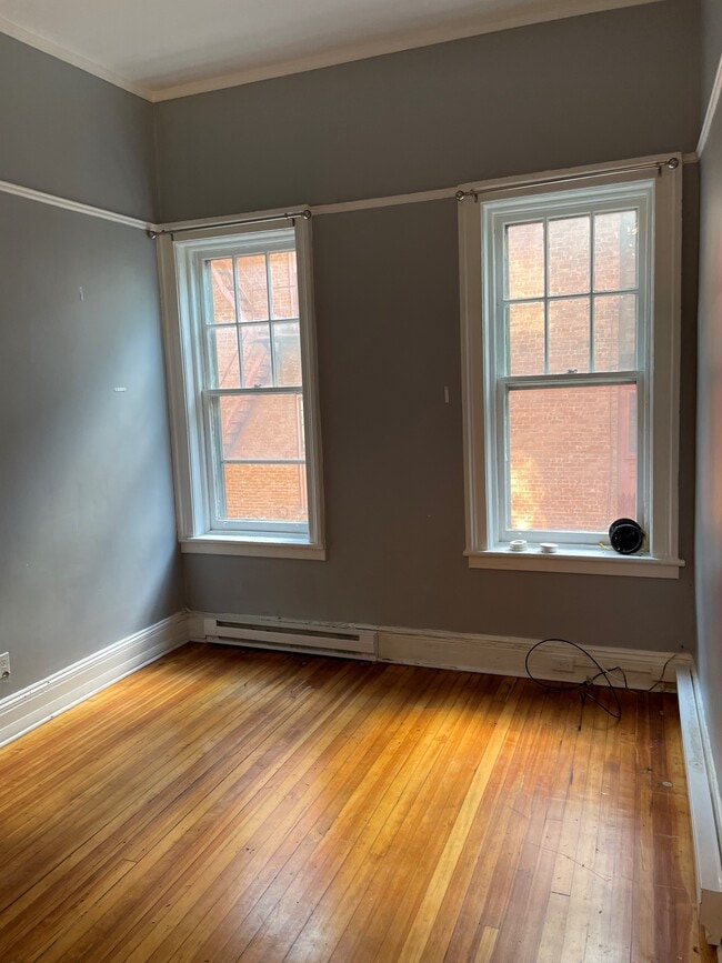 Building Photo - 246 Lark St