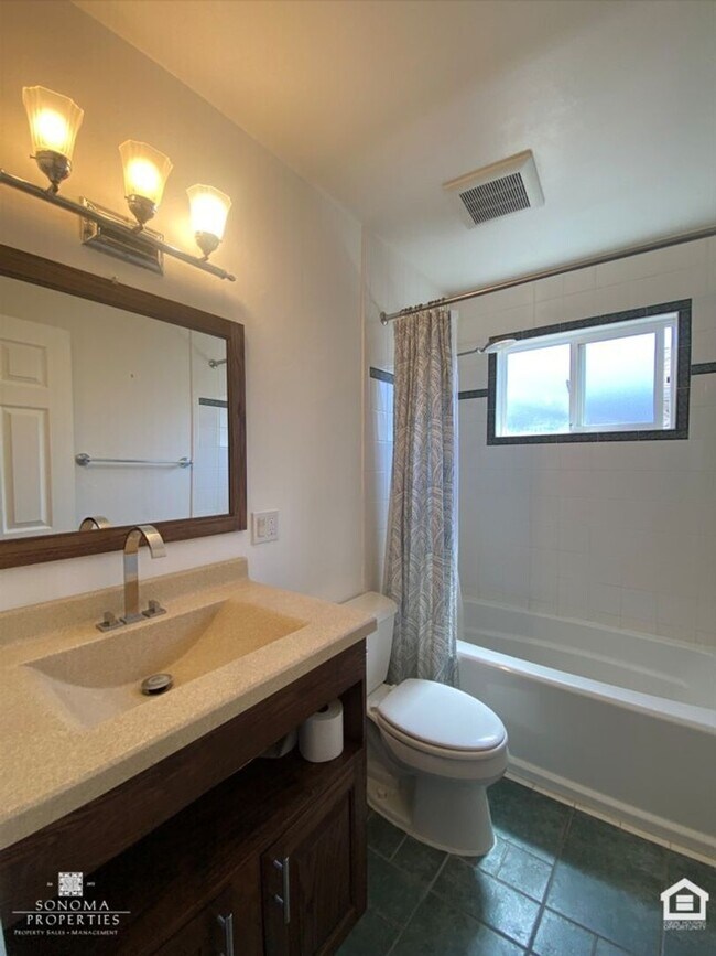 Building Photo - Lovely 3bd/2ba Home in Sonoma!