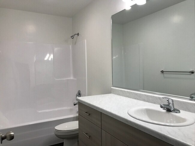 Building Photo - 417 W 40 S