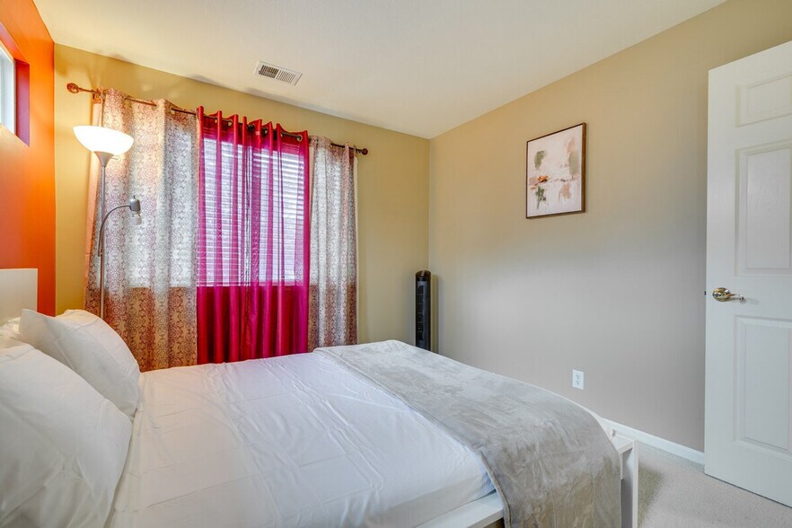 Building Photo - 27479 Green Wood Rd