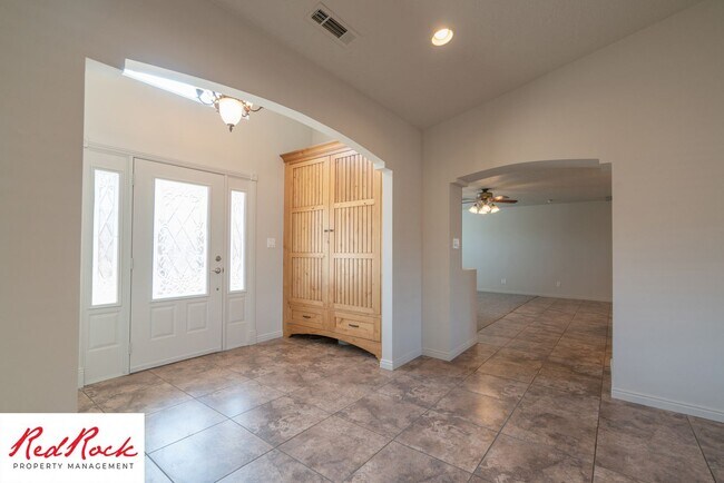 Building Photo - Spacious 3 Bedroom Single-Level Home in Bl...
