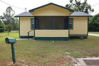 Building Photo - 206 Warren St