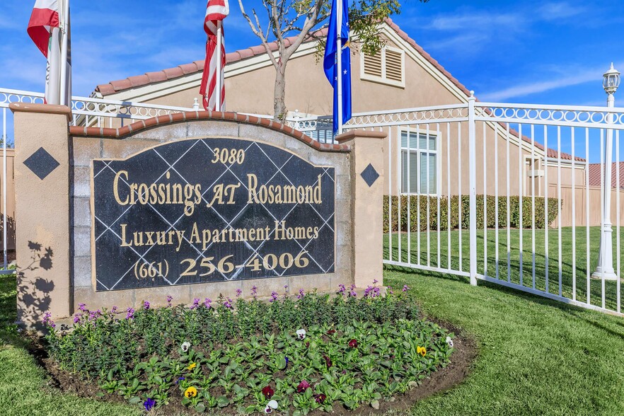 Building Photo - Crossings at Rosamond