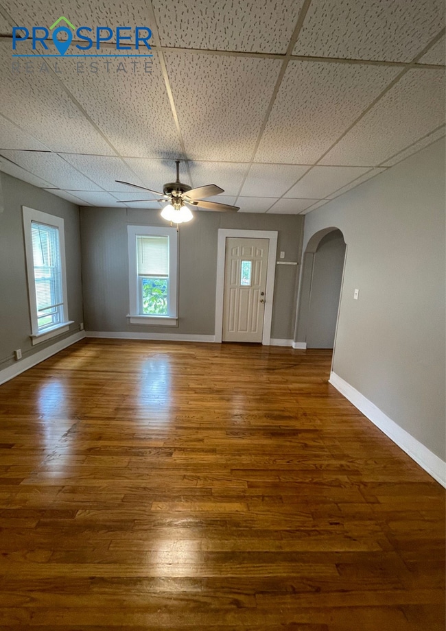 Building Photo - 4 Bedroom House right on Water Street - Av...