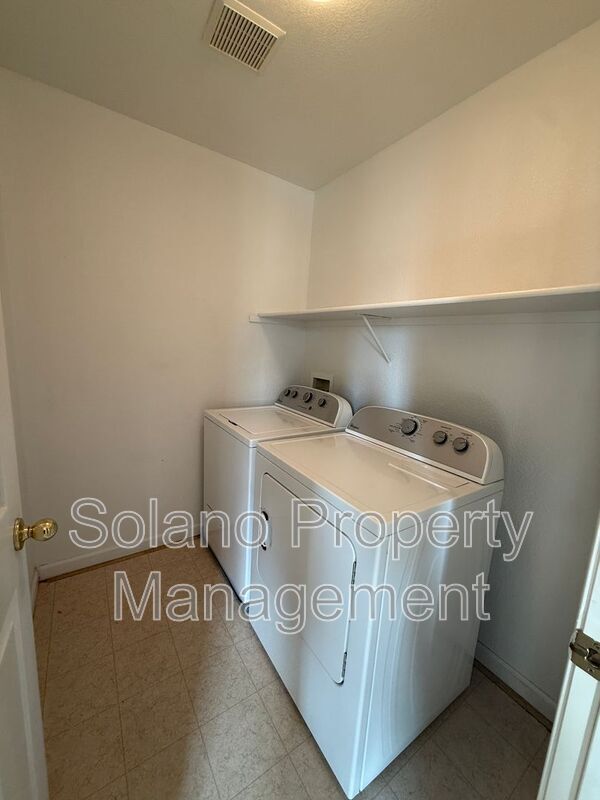 Building Photo - 5130 Tawny Lake Pl