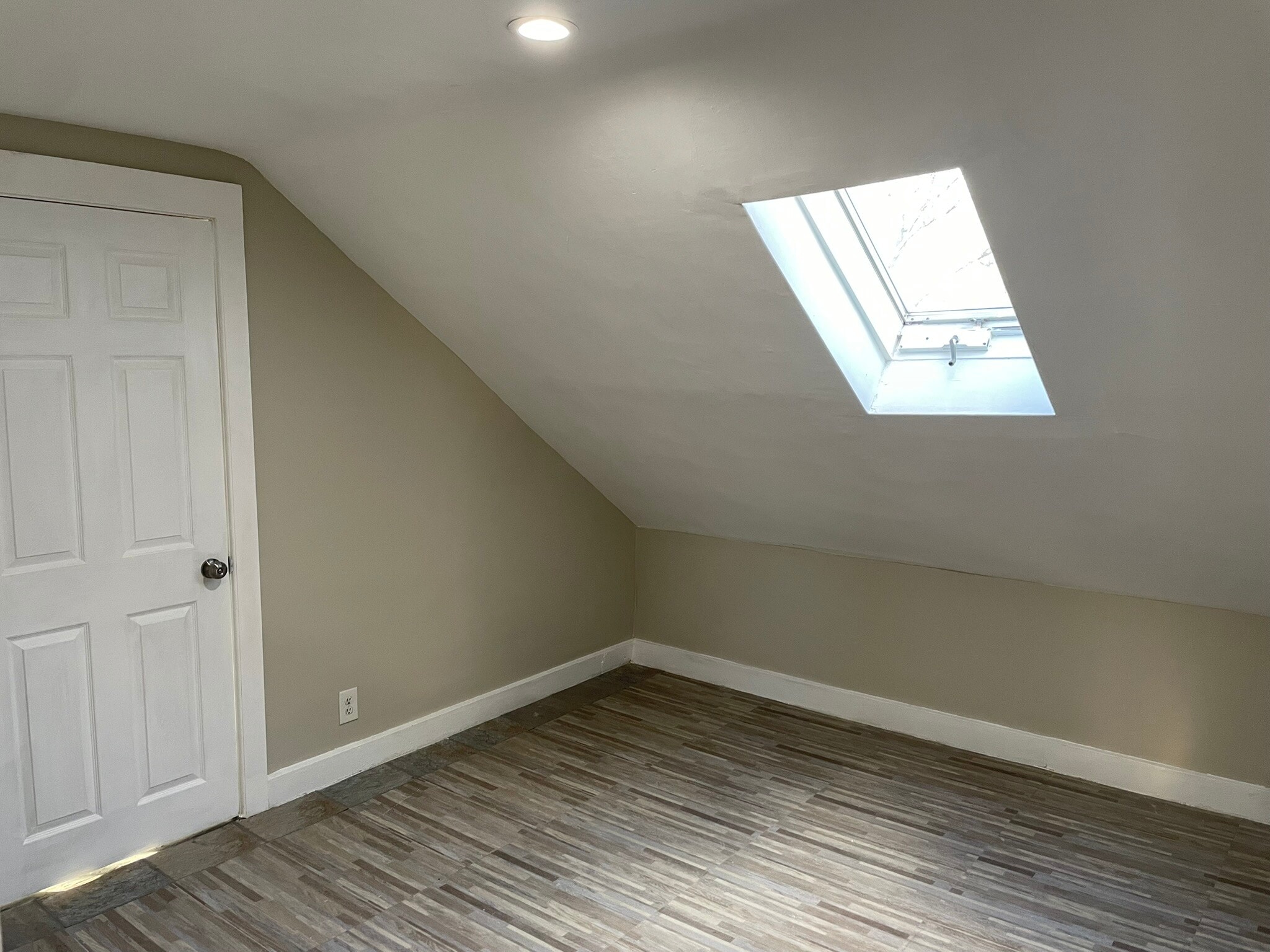 Building Photo - 24 Crown St