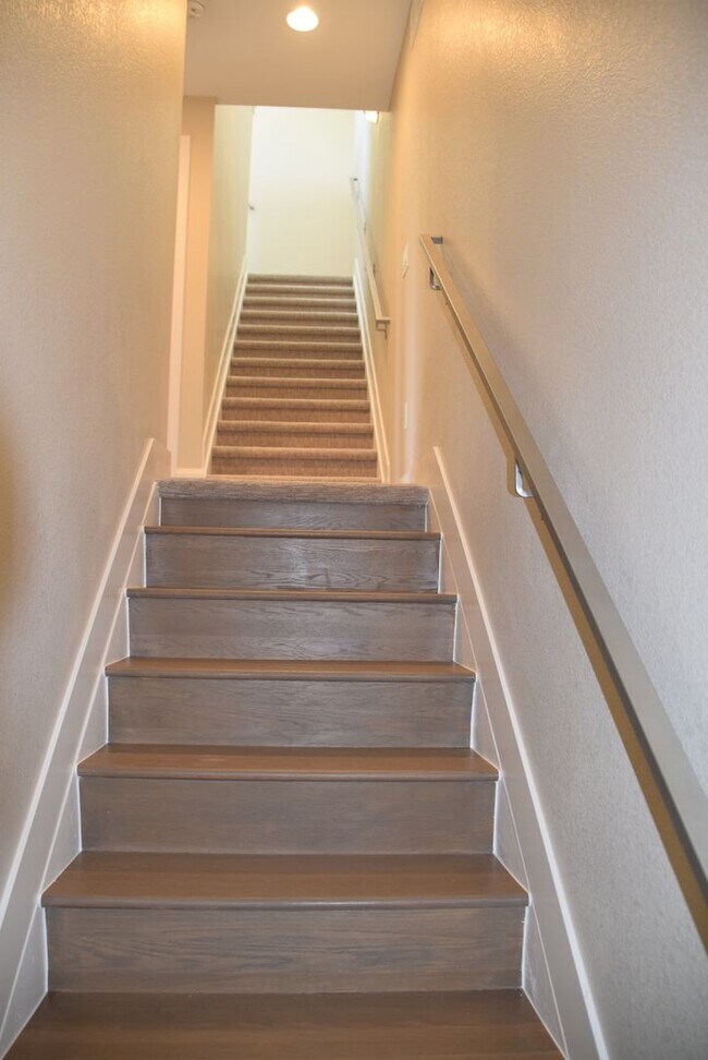 Building Photo - 3 bedroom / 3.5 bath Townhome + 2 Large Flex Spaces & Spacious Roof Top Deck!