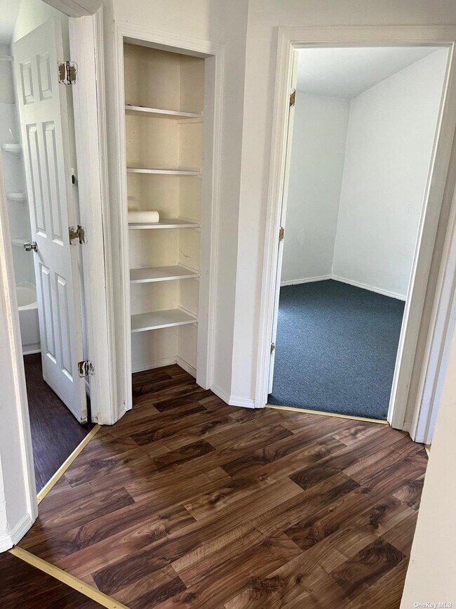 Building Photo - 648 Taylor Ave