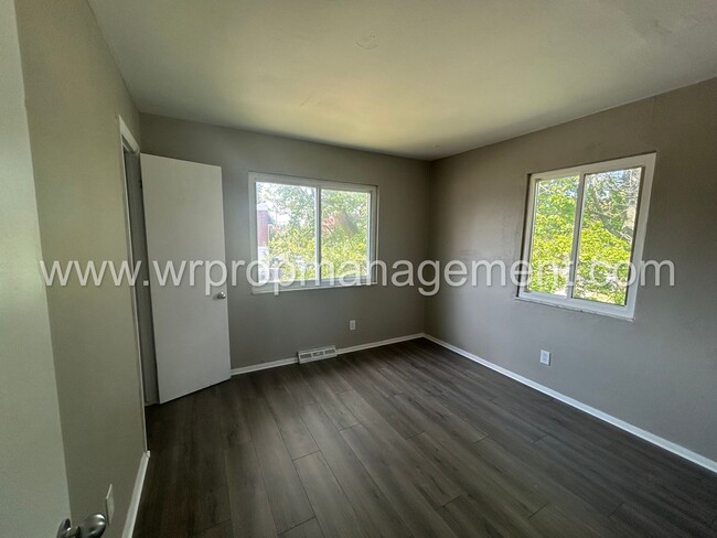 Building Photo - 470-476 2nd Street