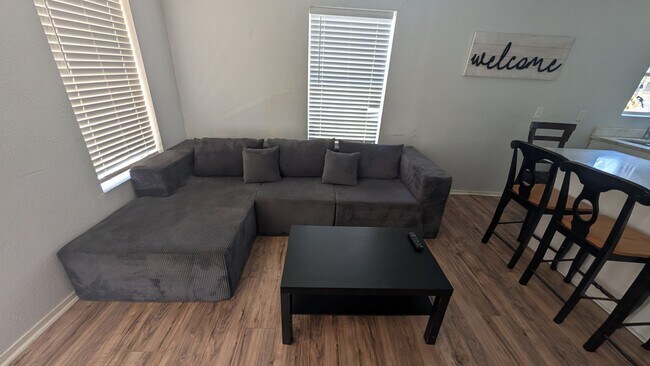 Building Photo - 331 Gardina St